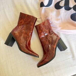 Jaggar the label patent tortoise boots